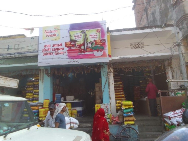 Retail Full Outlet Branding